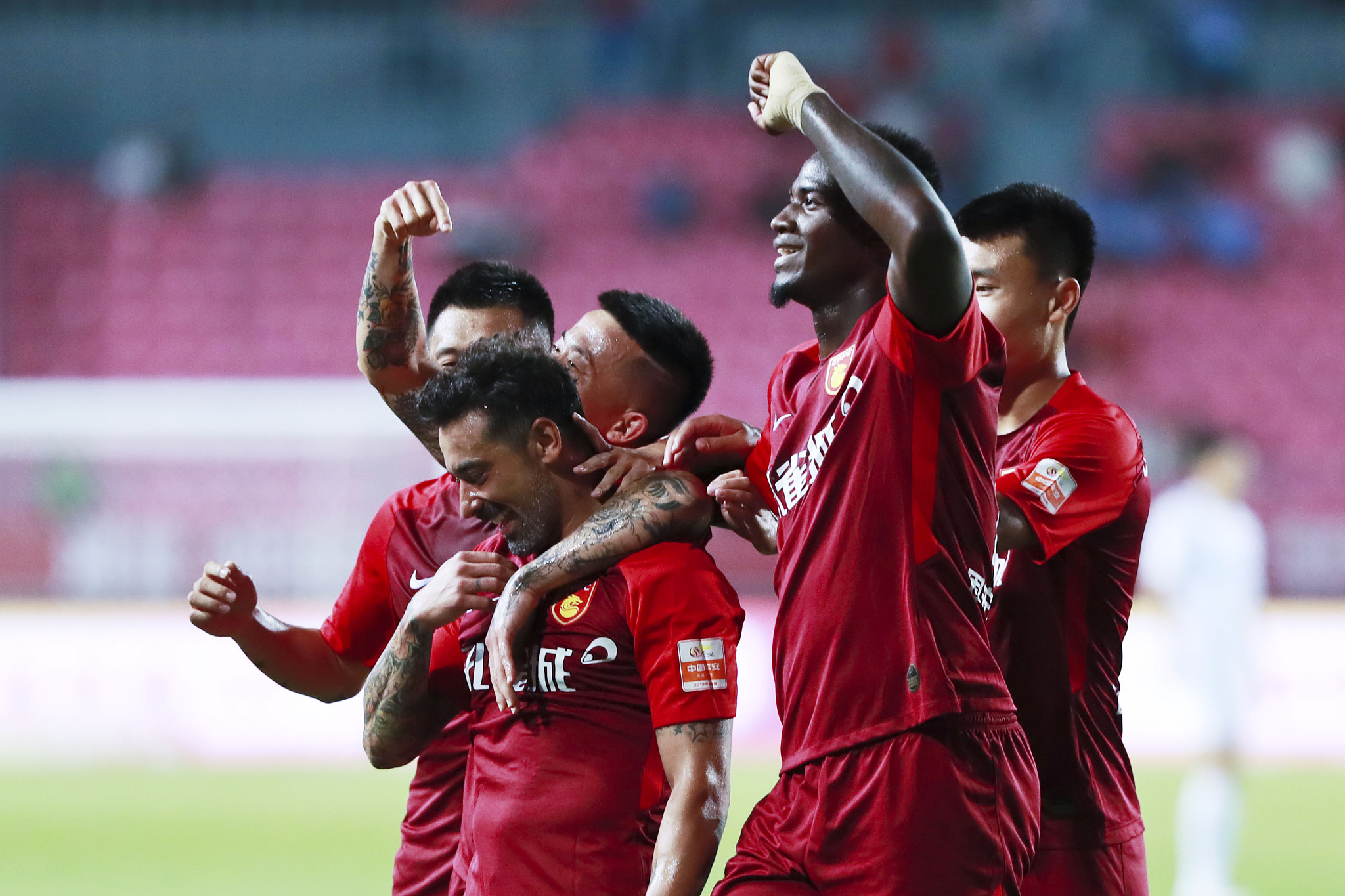 2026年世界杯小组抽签仪式，日本队10号竟如此反应，深夜点击量超百万（2026世界杯分组抽签，日本队10号罕见反应引热议，深夜播放量破百万）