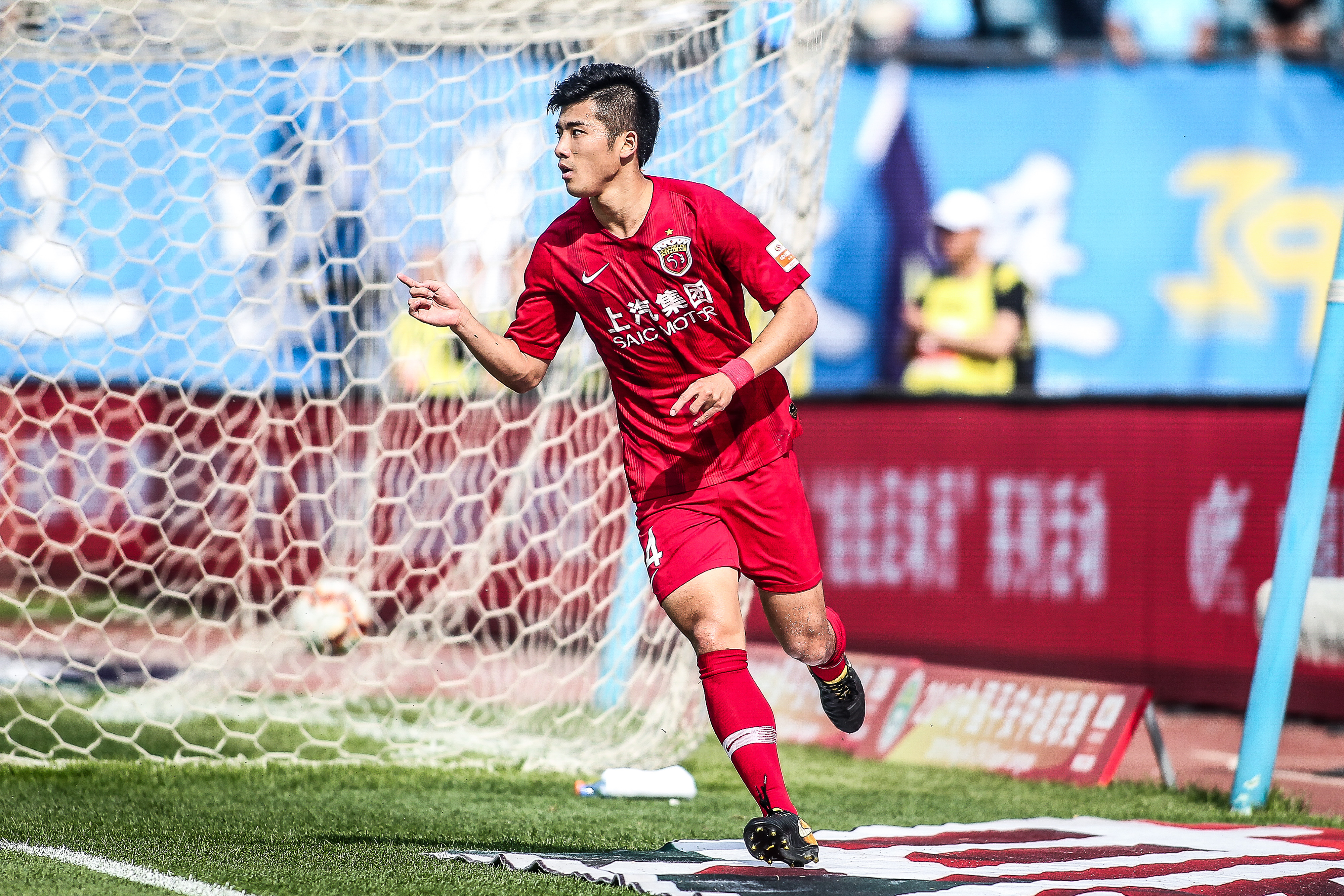 巴萨被塞尔塔扳平后，亚马尔问队友：我们在中场干什么？（巴萨遭塞尔塔扳平，亚马尔质问：中场在干嘛？）