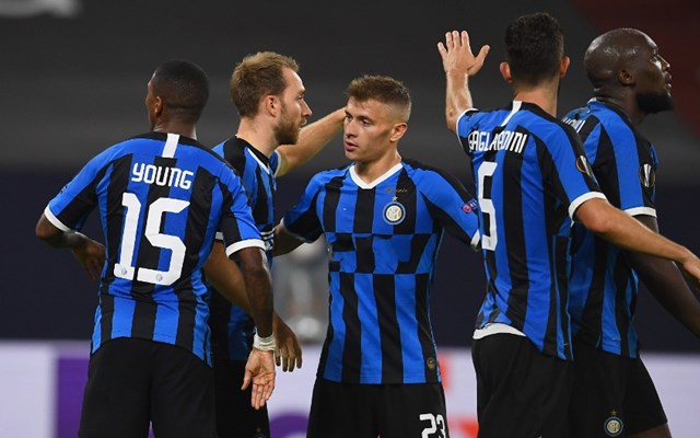 沪媒谈海港亚冠失利：能上的都上了，用尽全力仍是一声叹息（沪媒评海港亚冠出局：能上尽上，拼到最后仍是无奈叹息）