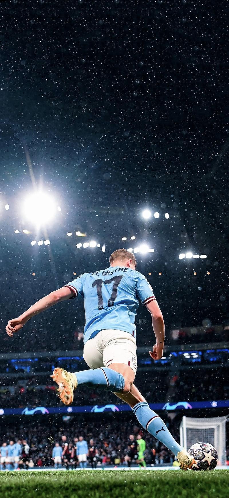 库库：家人支持谁？我说想要球票就得穿切尔西球衣（库库笑谈家人立场：想拿球票，先穿切尔西球衣）