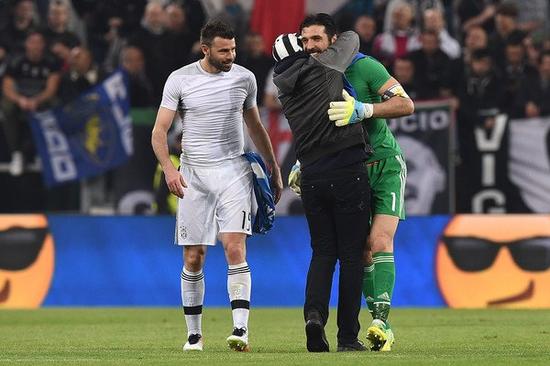 皇马16岁天才首获一线队征召！后防告急 卡斯蒂利亚新星临危受命