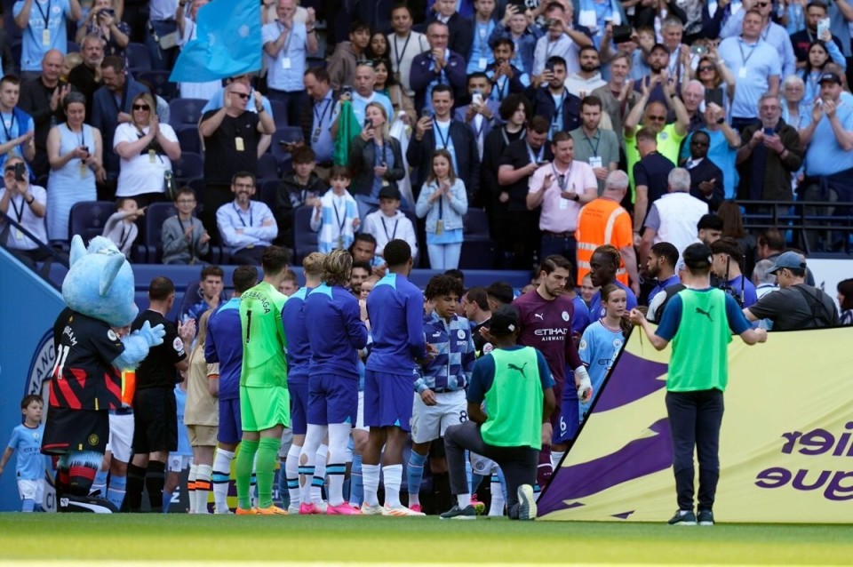 媒体人：玉昆接近签约前浙江队主帅乔迪，还相中一名巴西前腰（据媒体人透露，玉昆接近签下前浙江主帅乔迪，并锁定一名巴西前腰）